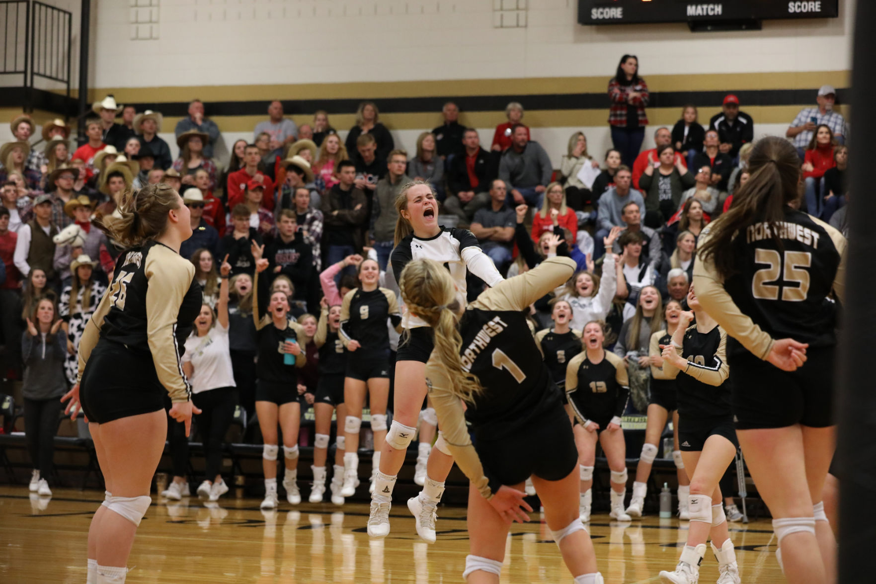 Outtakes_103119_northwestauroravball_zlm044A.JPG